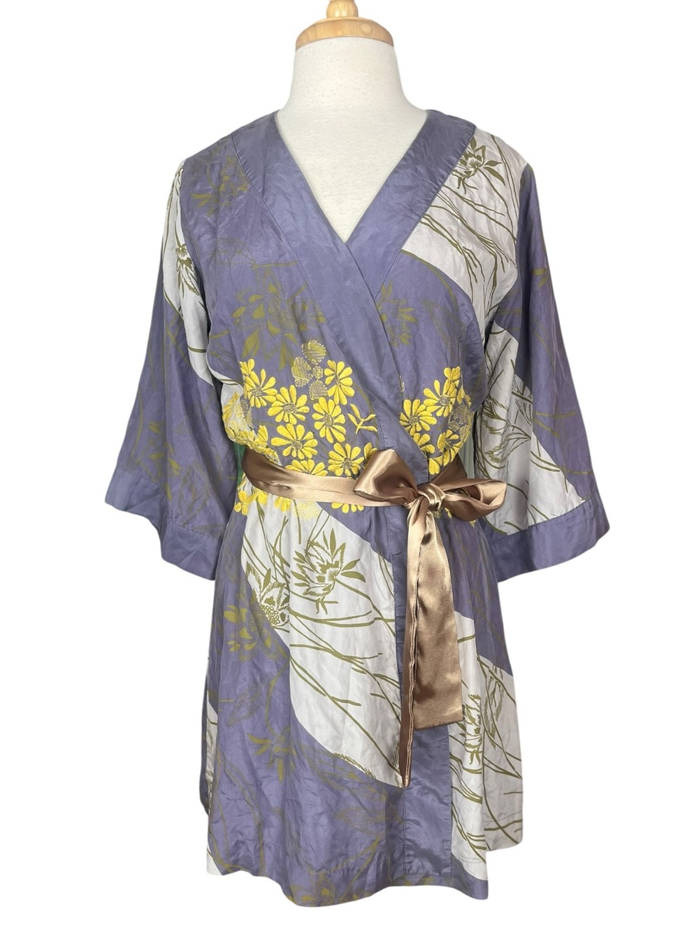Eloise 100% Silk Short Kimono Robe Womens Small Embroidered Floral Blue White